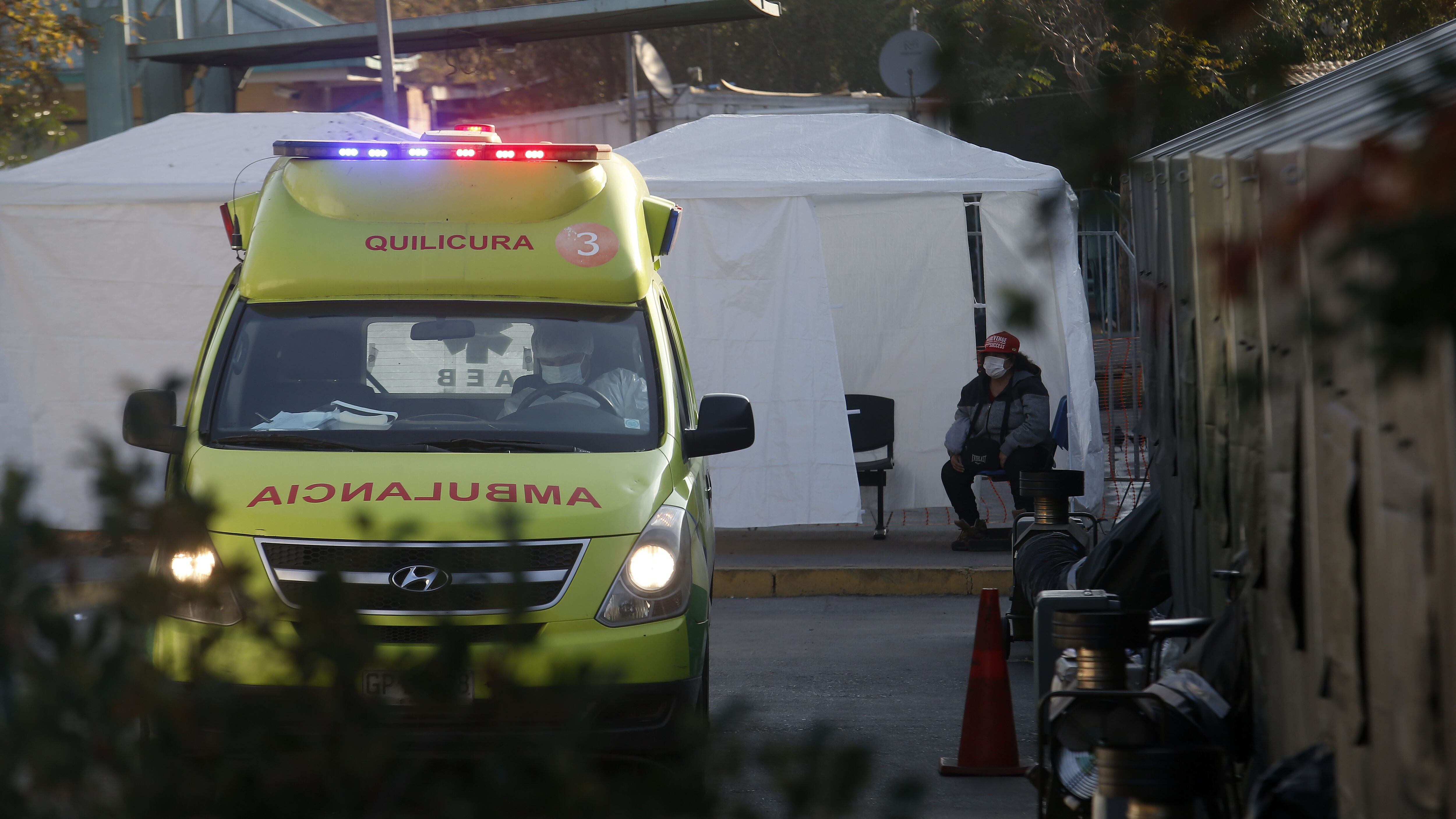 10 de Junio de 2020/SANTIAGO Una persona espera ser atendido en el Hospital Modular del Hospital San Jos, durante la poca afluencia de pacientes en medio de la pandemia que se vive por Covid-19
FOTO:CRISTOBAL ESCOBAR/AGENCIAUNO