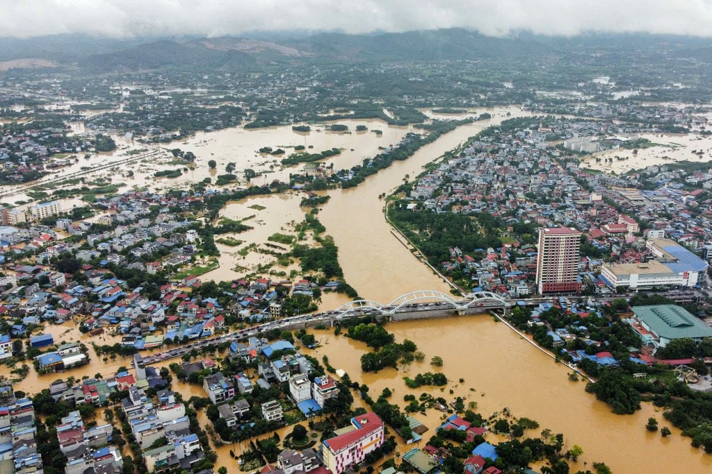 La grave inundación en la ciudad de Thai Nguyen en Vietnam tras la llegada del supertifón Yagi