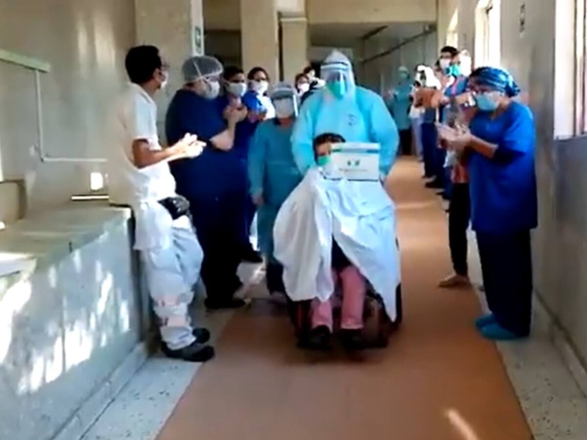 Paciente del Hospital de Quilpué salió entre aplausos de la UCI tras superar cuadro de Covid-19