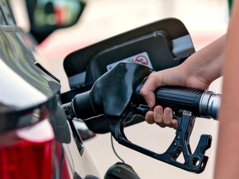 Conapyme propuso detener el cobro del impuesto específico, rebajar el IVA y frenar las alzas en el precio de los combustibles
