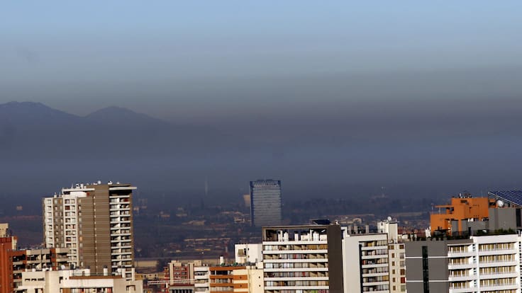 Alerta ambiental en la región Metropolitana para este miércoles: revisa la restricción vehicular y medidas vigentes