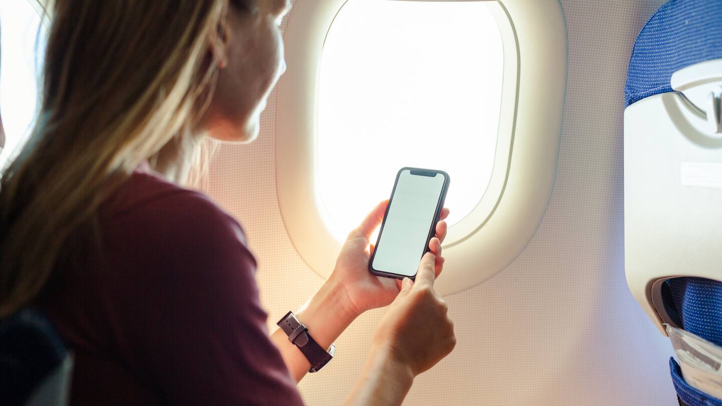 Esto es lo que puede ocurrir si no ponemos el modo avión durante un vuelo 127 Merca2.es Consejos para los pasajeros