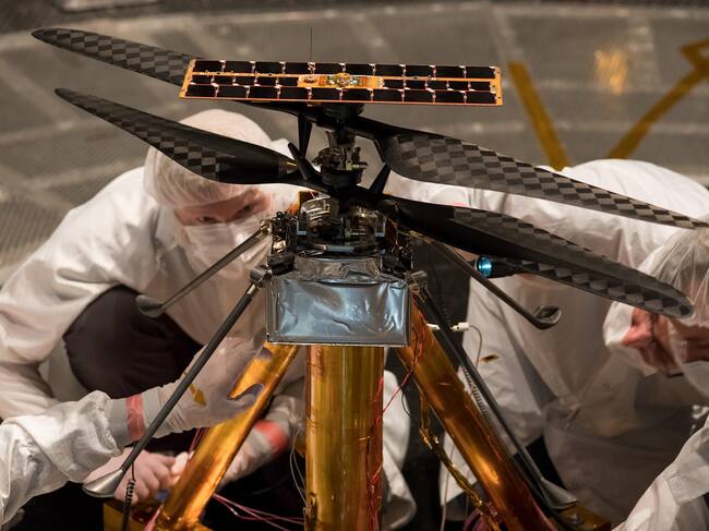 Científicos e ingenieros desarrollan el helicóptero Ingenuity
