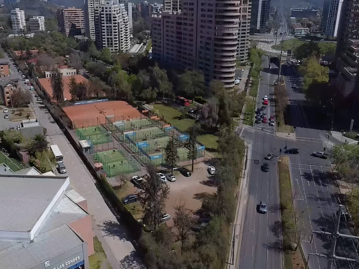 Minvu inicia acción judicial contra Las Condes y Federación de Tenis de Chile para recuperar terreno en Cerro Colorado