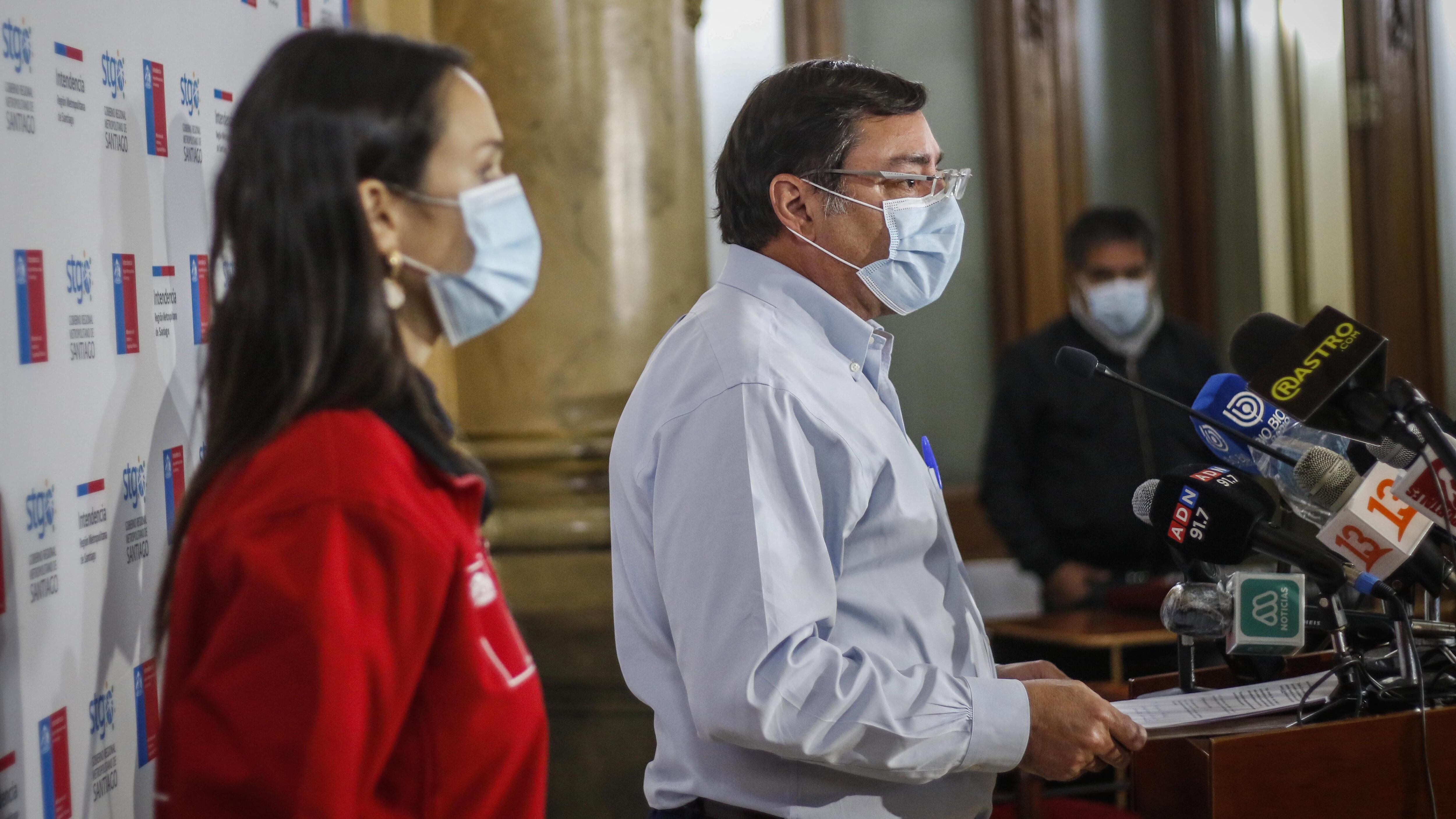 22 de junio del 2020/SANTIAGOEl Intendente Metropolitano, Felipe Guevara, y la Seremi de Salud RM, Paula Labra, realizan un punto de prensa, en la Intendencia de la Región Metropolitana, para entregar un balance de la fiscalizaciones al comercio esencial e informan detalles de inspección realizada esta jornada tras denuncias ciudadanas
FOTO: SEBASTIAN BELTRAN GAETE/AGENCIAUNO