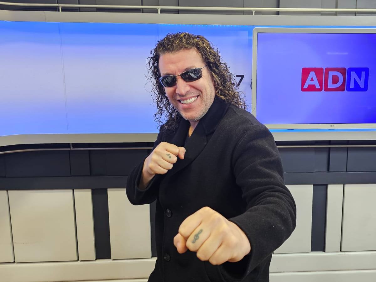 “Estoy reconciliado conmigo mismo”: Leo Rey celebra 20 años de carrera con gira nacional y sueña con el Festival de Viña