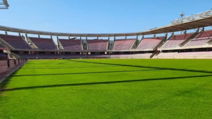 Estadio La Portada se inunda por paso del sistema frontal en La Serena: así luce la cancha tras las lluvias