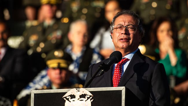 El presidente de Colombia, Gustavo Petro, en una ceremonia oficial de la policía en la ciudad de Bogotá.