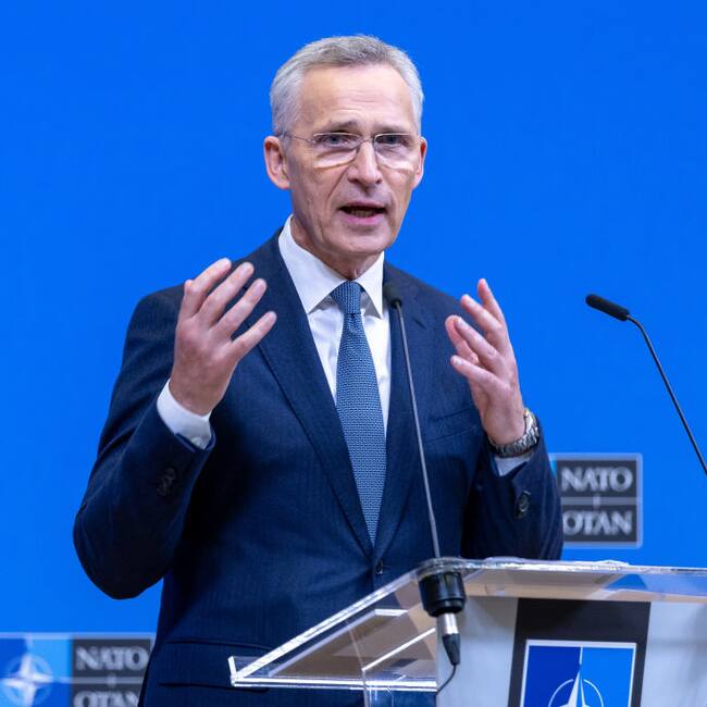 El secretario general de la OTAN, el noruego Jens Stoltenberg, habla ante los delegados miembros en la sede de la alianza militar en Bruselas de Bélgica.