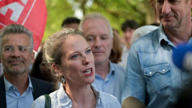La candidata a primer ministra del Nuevo Frente Popular, la economista Lucie Castets, en un evento en Tours de Francia.