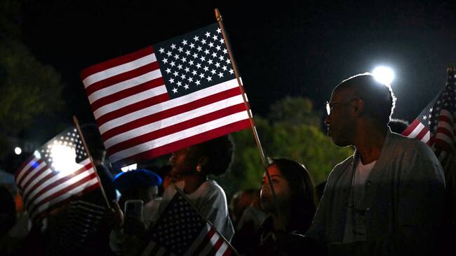 Seguidores demócratas esperan en la ciudad de Washington el resultado de las elecciones en Estados Unidos