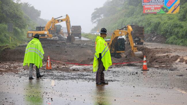 La temporada de lluvias en Guatemala lleva a una serie de arreglos en las rutas por la ruptura de carreteras.