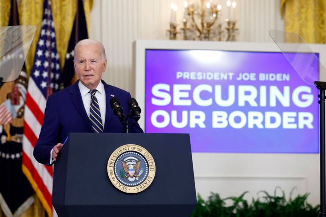 El presidente de Estados Unidos, Joe Biden, anuncia la orden ejecutivo que limita el asilo y los ingresos de migrantes por la frontera con México.
