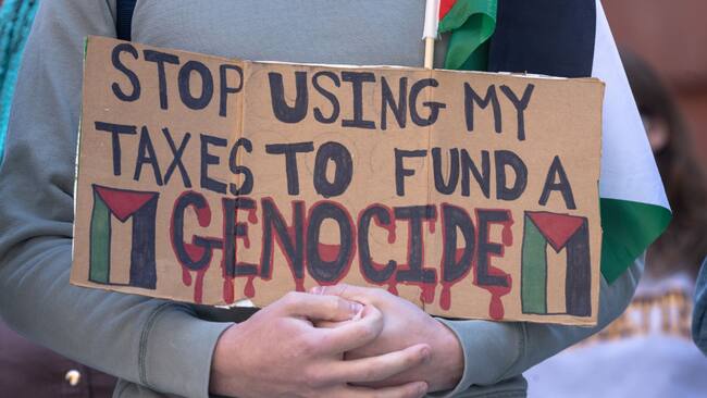 Estudiantes de la Universidad de Columbia, en Nueva York de Estados Unidos, se manifiestan a favor de Palestina y contra el genocidio en Gaza.