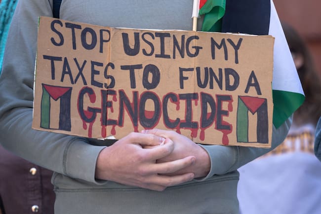 Estudiantes de la Universidad de Columbia, en Nueva York de Estados Unidos, se manifiestan a favor de Palestina y contra el genocidio en Gaza.