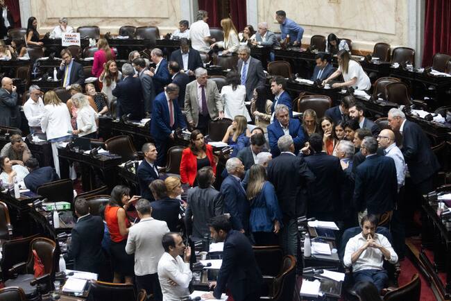 La sala de la Cámara de Diputados en el debate de la Ley Ómnibus que no logra ser aprobada por el Congreso de Argentina.