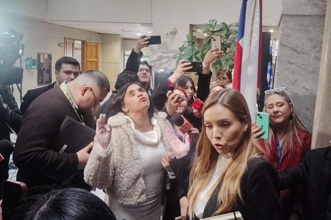 Senado lleva a Comisión de Ética el duro cruce entre Campillai y Flores tras polémica por proyecto de indultos