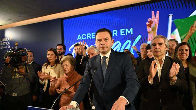 El líder de la coalición conservadora Alianza Democrática (AD), Luís Montenegro, habla sobre su opción de formar gobierno en Portugal.