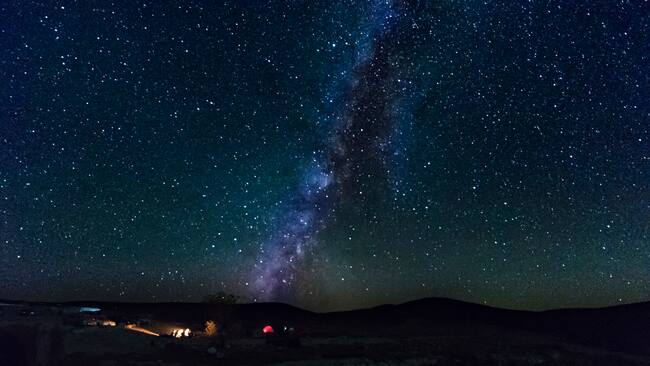 Revisa dónde y cuándo podrás ver Oriónidas, la última lluvia de estrellas del 2024 en Chile (y cómo debes hacerlo)