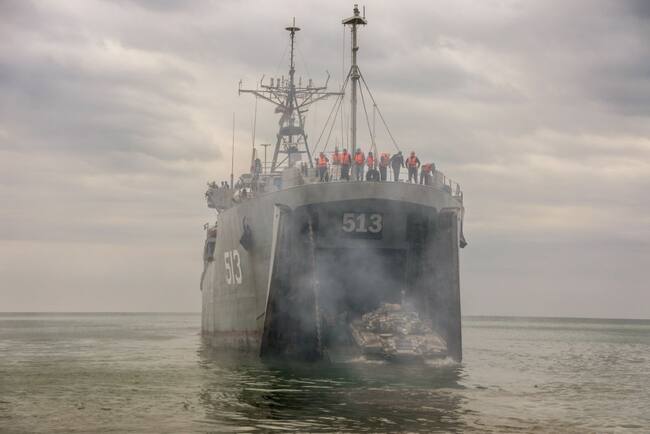 Las fuerzas armadas de Irán desarrollan ejercicios militares en las costas del Golfo de Omán.