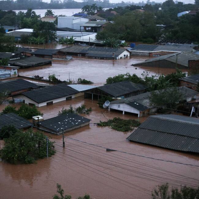 La salida del río Jacui en Eldorado do Sul, del estado Rio Grande do Sul de Brasil, muestra las graves inundaciones que deja un temporal.
