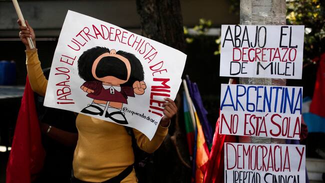 Manifestación en Ciudad de México contra el ajuste que desarrolla el ultraderechista Javier Milei en Argentina.