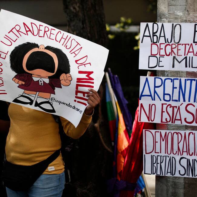 Manifestación en Ciudad de México contra el ajuste que desarrolla el ultraderechista Javier Milei en Argentina.