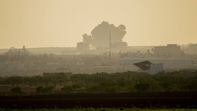 El humo se levanta en el territorio de Siria luego de un ataque aéreo. Imagen de archivo