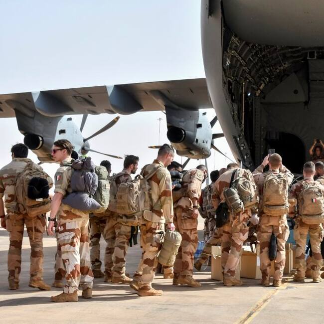 El último grupo de militares de Francia que deja el territorio de Níger por decisión de la junta provisoria.
