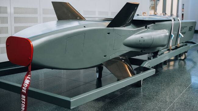 Un misil crucero de largo alcance Taurus KEPD 350 de Alemania expuesto en una feria