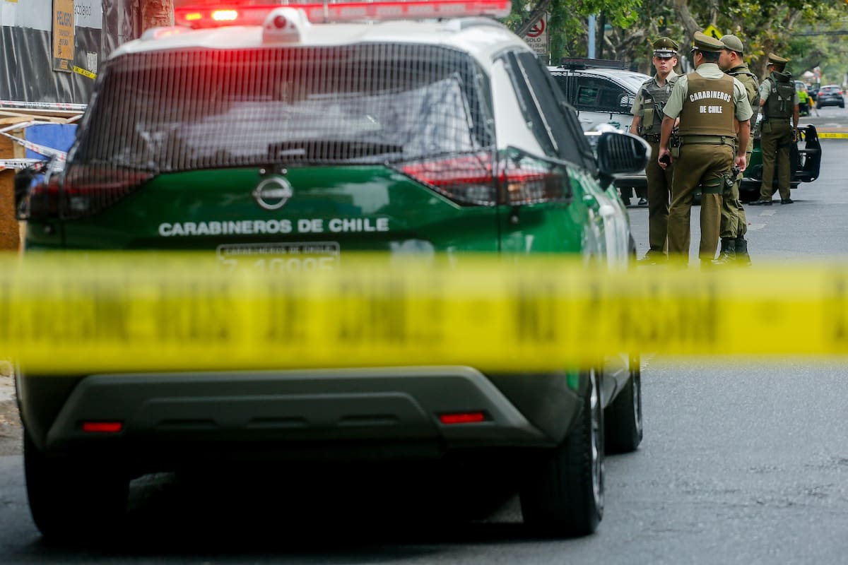 Intento de atropello a Carabineros termina con conductor baleado en la cabeza y un detenido en Quinta Normal