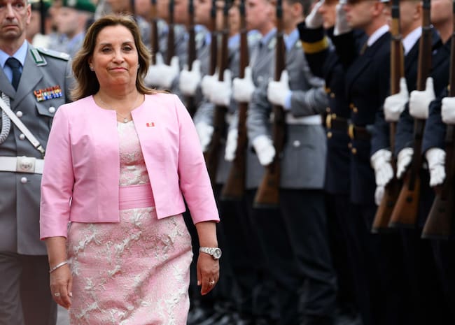 La presidenta interina del Perú, Dina Boluarte, durante una visita oficial a Alemania en la ciudad de Berlín.