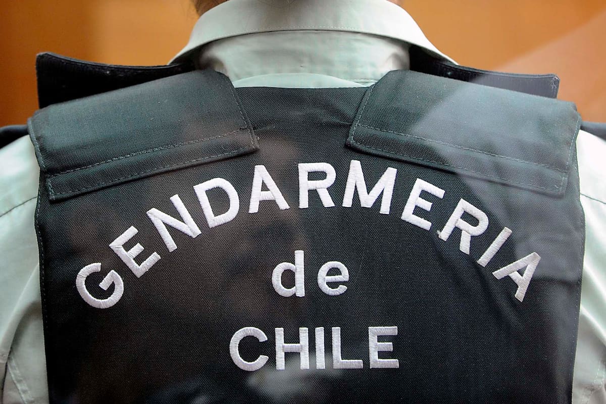Gendarmería desvincula a cuatro funcionarios que conformaron una red delictual al interior de la cárcel Santiago 1