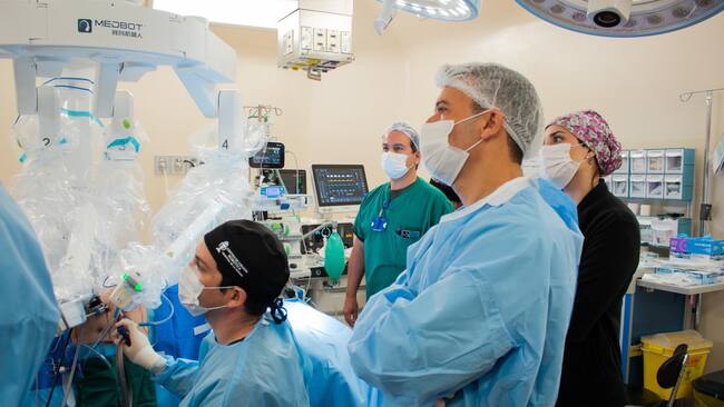 En el Hospital de La Serena se realizan con éxito las primeras cirugías robóticas del norte de Chile
