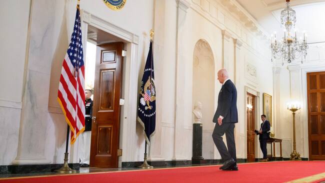El mandatario estadounidense Joe Biden al interior de la Casa Blanca en Washington.