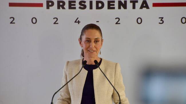 La presidente electa de México Claudia Sheinbaum habla con los medios de comunicación en Ciudad de México.