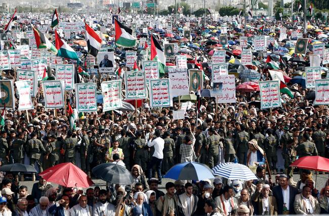 Los ciudadanos de Yemen salen a las calles de Sanaa en apoyo a Palestina y en contra de los ataques sobre la Franja de Gaza.