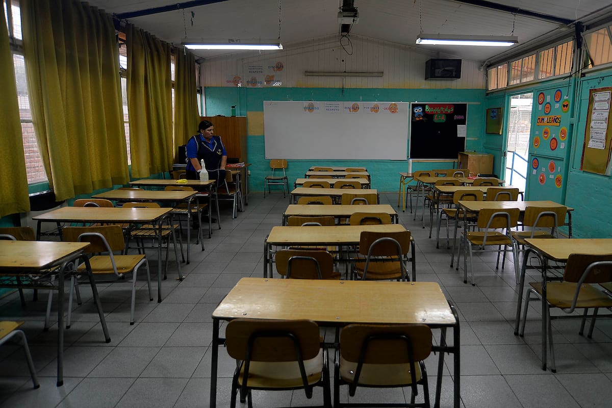 Debido a sistema frontal: Mineduc suspende las clases este viernes en Iquique, Alto Hospicio y litoral de Huara