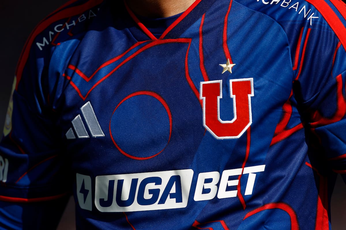 Universidad de Chile denuncia a Azul Azul por incumplimiento en el uso de los símbolos de la casa de estudios: “Es inaceptable”
