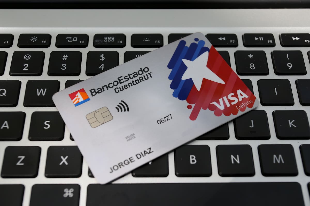 BancoEstado elimina requisito que hacia diferencias entre hombres y mujeres para abrir la Cuenta Rut