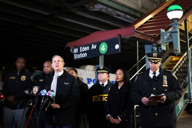 El jefe de la autoridad metropolitana de transporte de Nueva York, Janno Lieber, habla sobre la balacera en estación del metro en el barrio del Bronx.