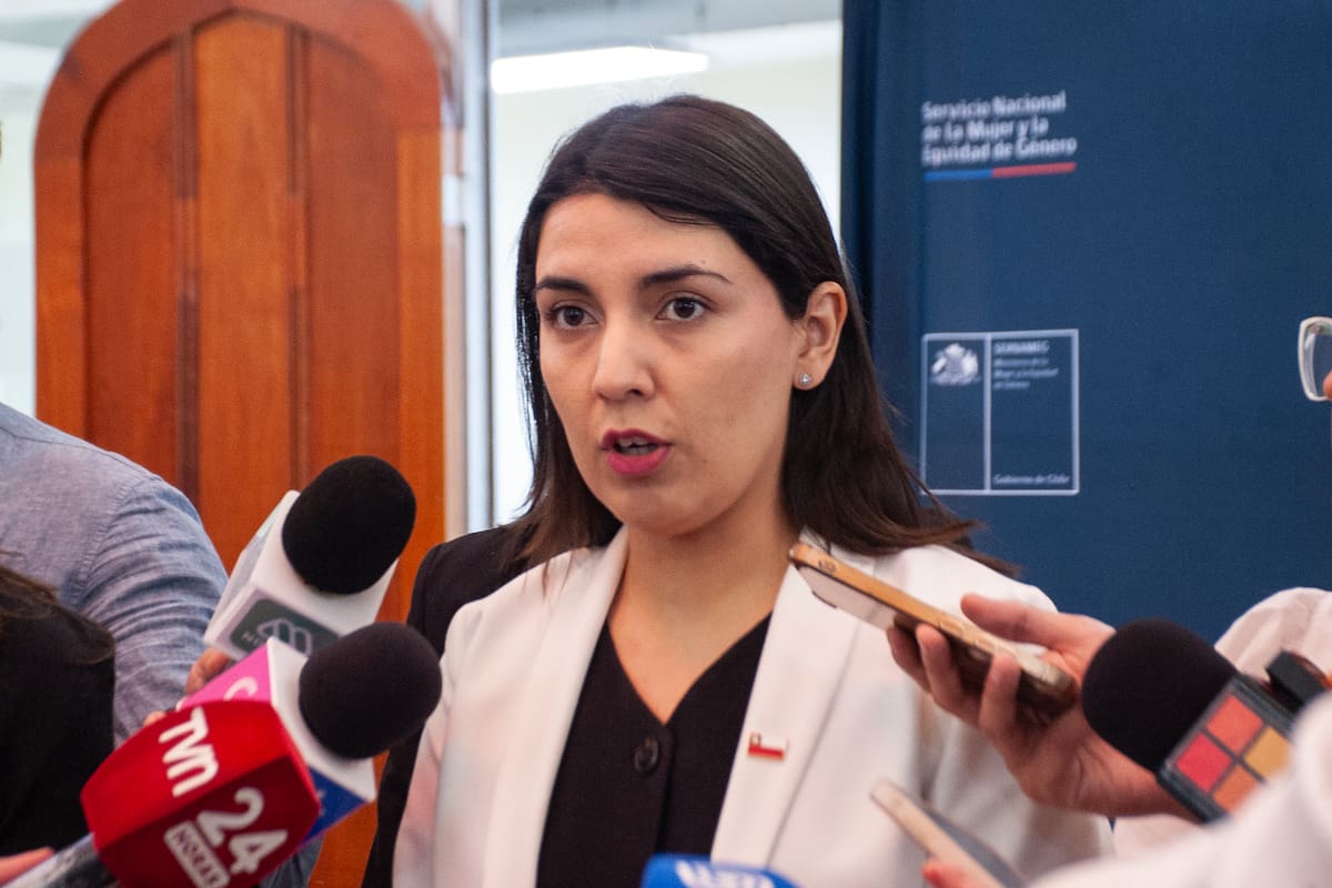 Nuevas salidas en Ministerio de la Mujer en medio de indagatoria por alzas irregulares de sueldos